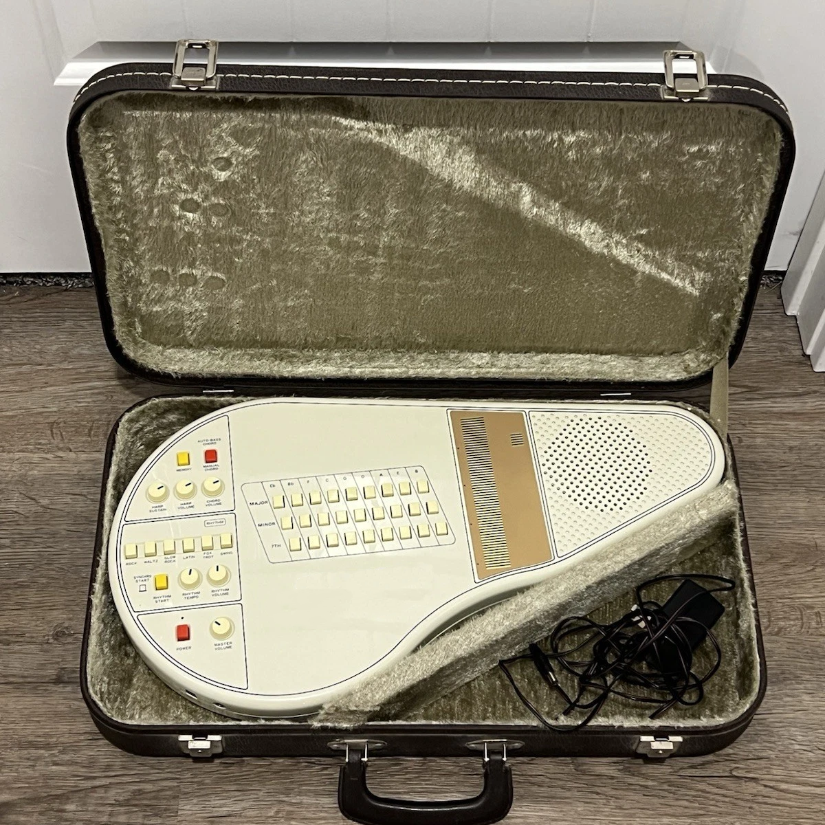 Retro Portable Synth with Instant Chord Play & Classic Analog Tone