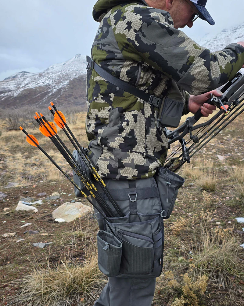 Quick-Access Archery Hip Quiver with Multi-Pocket Storage