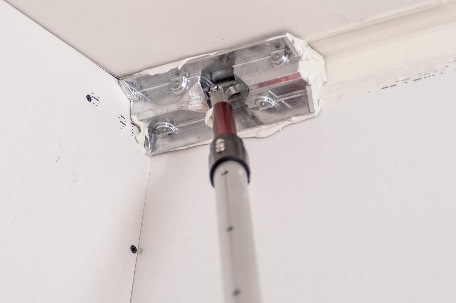 72-in. Drywall Corner Finisher Handle – Adjustable Reach Extension Tool