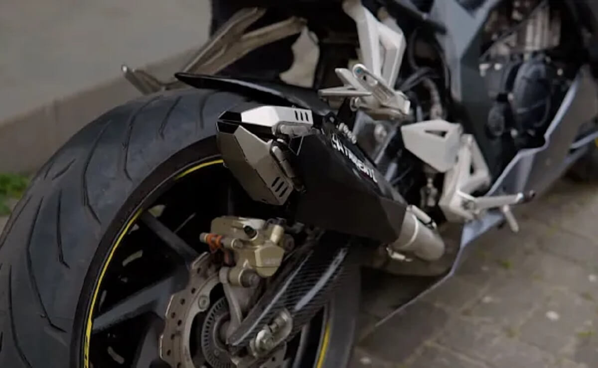 On-the-Fly Adjustable Exhaust System – Motorcycle Sound & Flow Control Rig