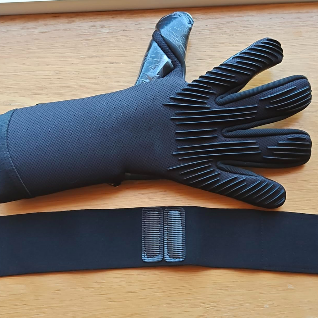 Pro-Grip Goalkeeper Gloves – Professional Strap-Free Lightweight Gloves for Match and Training