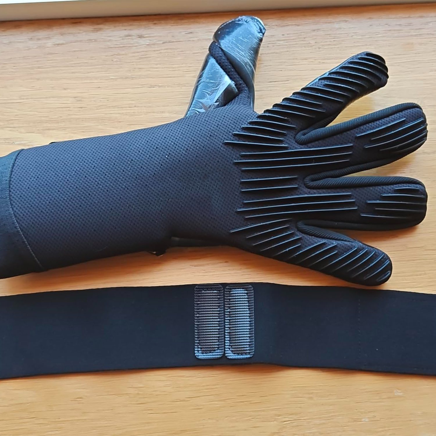 Pro-Grip Goalkeeper Gloves – Professional Strap-Free Lightweight Gloves for Match and Training