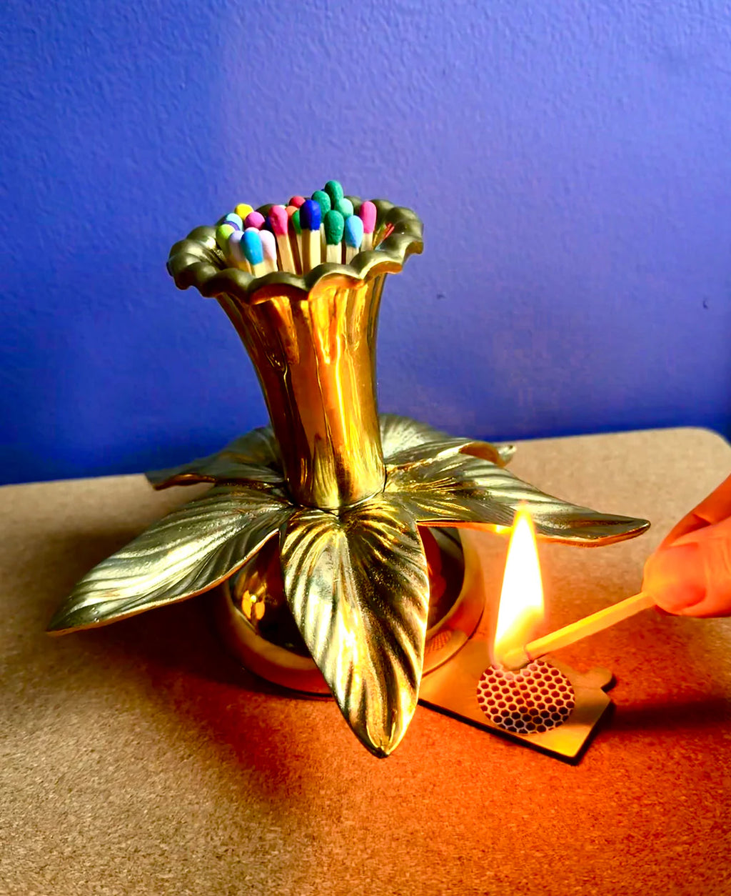 Ceramic Match Striker Holder – Elegant Charm for Cozy Spaces